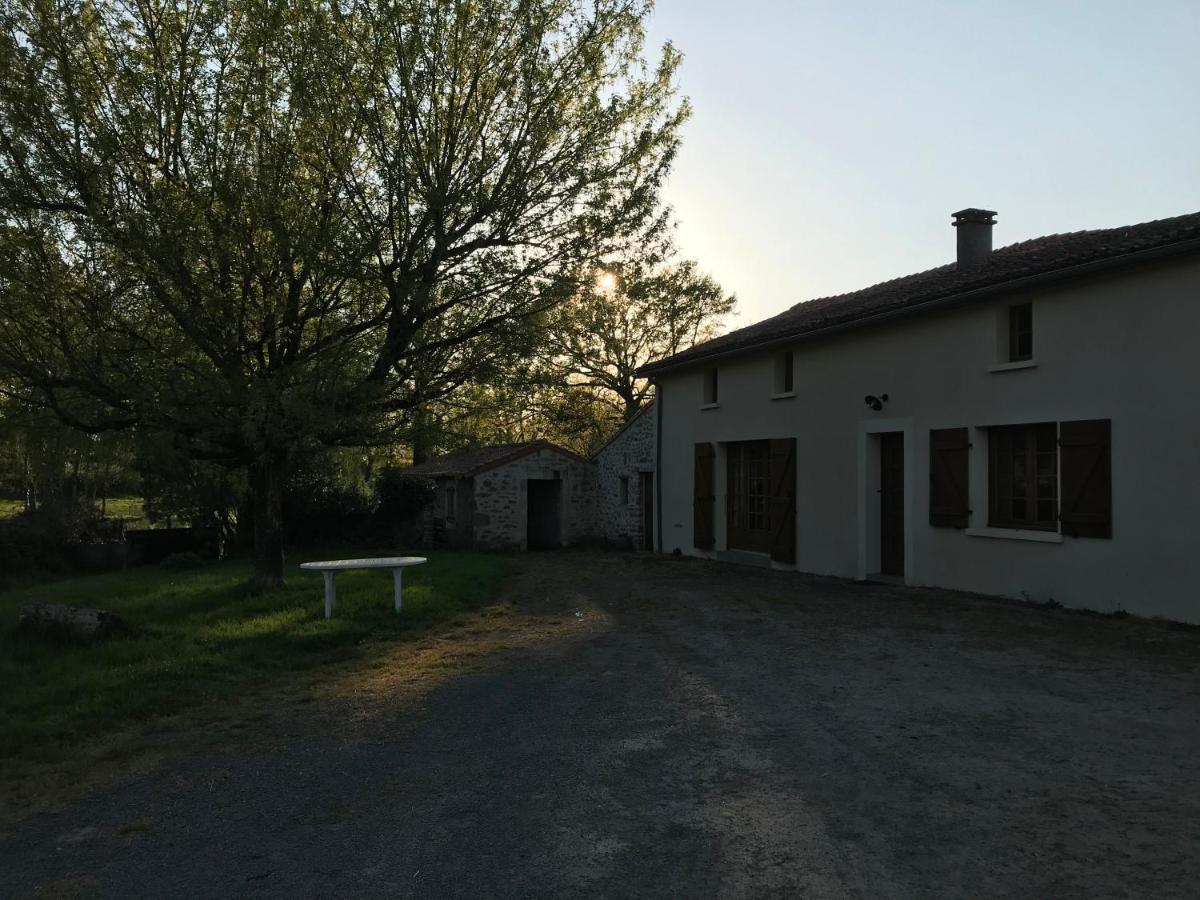 Gite A La Ferme Les Places La Chapelle-Bertrand Kültér fotó